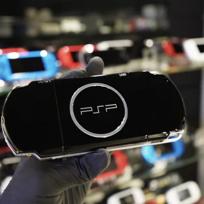 PSP3000BlackHoldBack