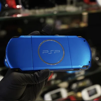 PSP3000BlueHoldBack