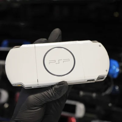PSP3000WhiteHoldBack